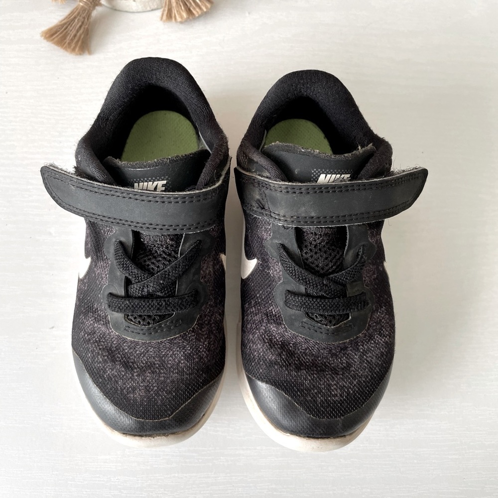 Nike kids/toddler shoes. Size 8c.